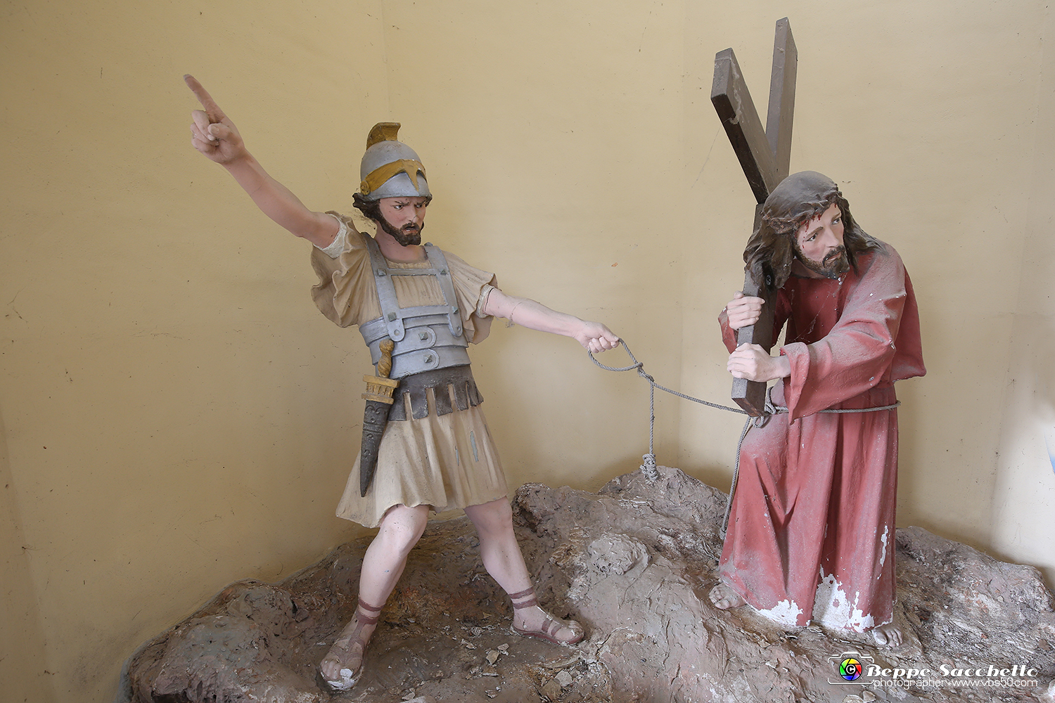 VBS_6656 - I Piloni della Via Crucis del Sacro Monte di Montà d'Alba.jpg